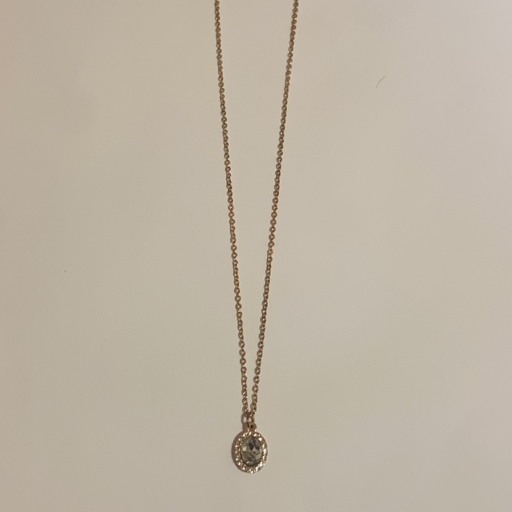 Gold necklace with pendant